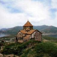 Jezero Sevan s chrámem, Arménie