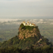 Buddhistický klášter Taung Kalat , centrální Barma
