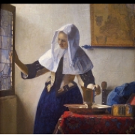 Mladá dáma s konvicí vody