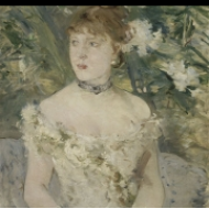 Mladá žena v toaletě