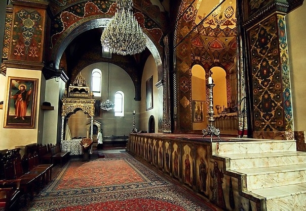 Ečmiadzin - chrám sv. Hripsimé - interiér