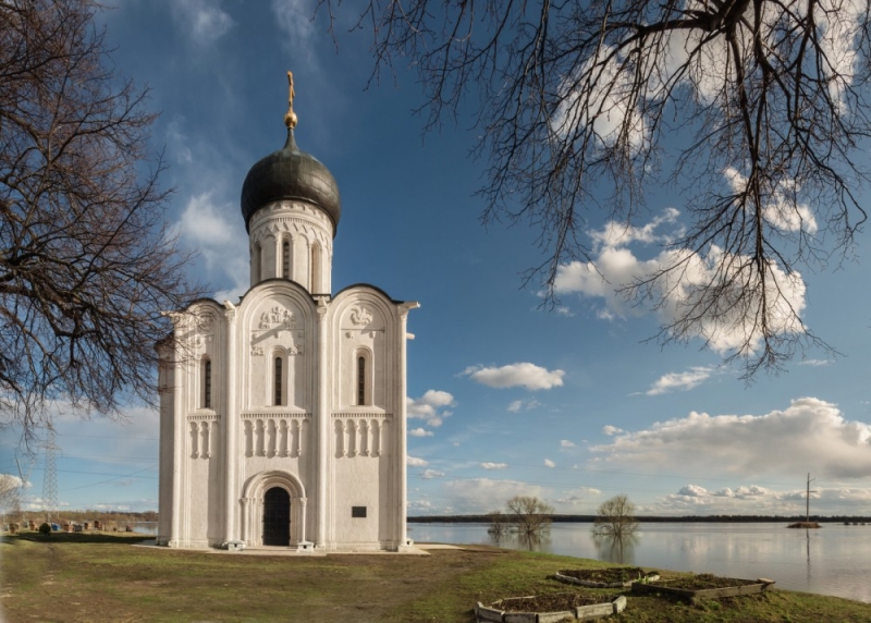 Chrám Příkrovu Bohorodičky na řece Něrli nedaleko Vladimiru