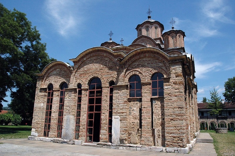 Chrám Zesnutí přesvaté Bohorodičky, klášter Gračanica, Srbsko, exteriér