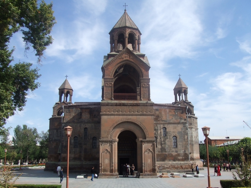 Ečmiadzinská katedrála, čelní pohled