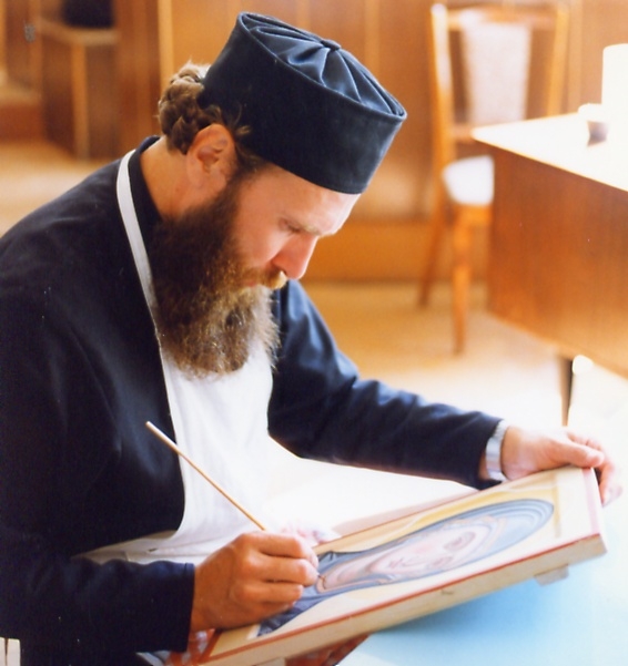 Archimandrita Zinon nad ikonou