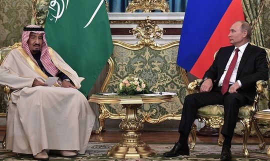 Saudsky kral Salman bin Abdulaziz Al Saud a rusky prezident Vladimir Putin