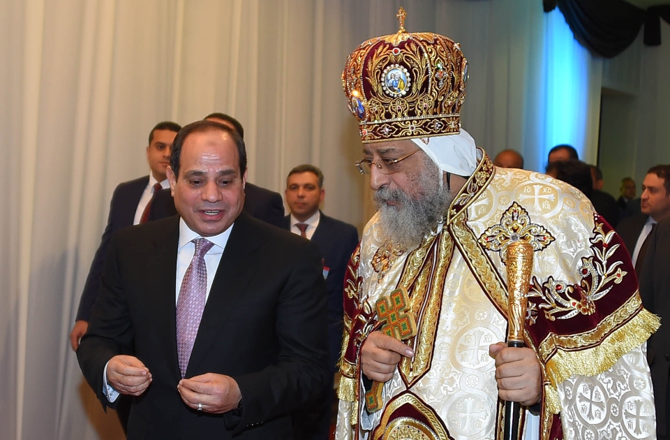 Koptsky papez Tavadros II. a egyptsky prezident el-Sisi v nove katedrale