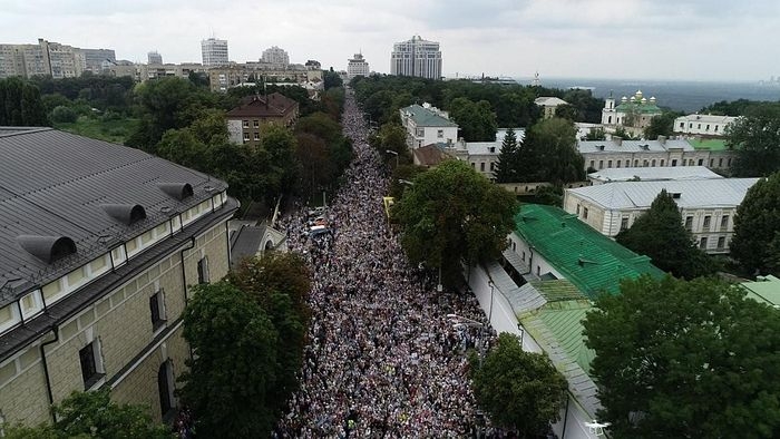Procesi vericich Ukrajinske pravoslavne cirkve v ulicich Kyjeva, 27. cervna 2018