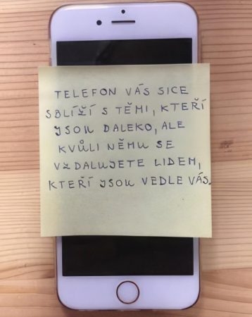 Obr 5 Telefon